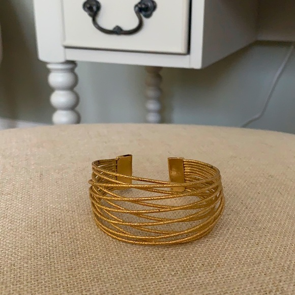 Gold cuff bracelet - Picture 1 of 3
